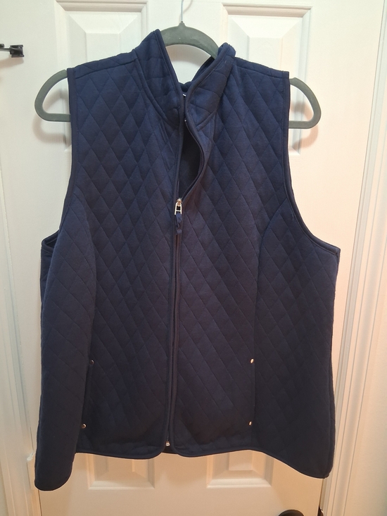 Kim Rogers Jackets & Blazers - Kim Rogers Curvy Quilted Navy Sleeveless Vest With Inside Pockets.